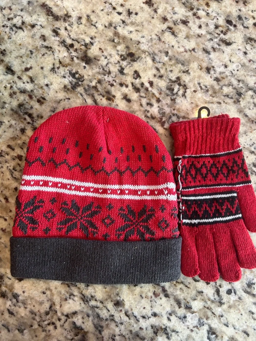 Heat Trendz ladies winter hat/glove set, one size fits most, NEW with tags